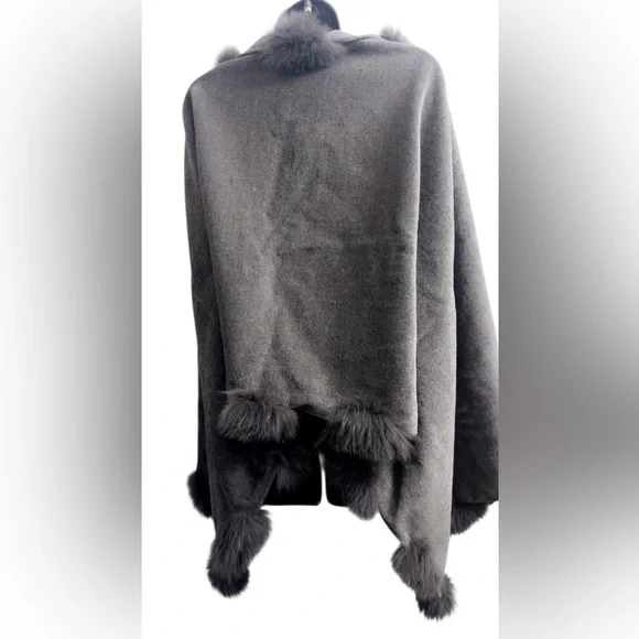 LORD & TAYLOR Plush Fox Trimmed Wrap - Grey 25” x 72” - Picture 5 of 7